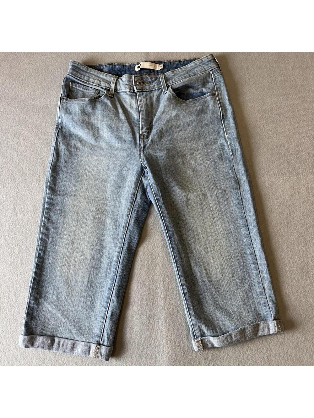 Levi's Jeans Womens Size 10 Light Wash Rolled Bottom Capri Pockets Denim